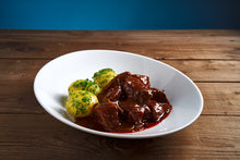 Lade das Bild in den Galerie-Viewer, Rindergulasch